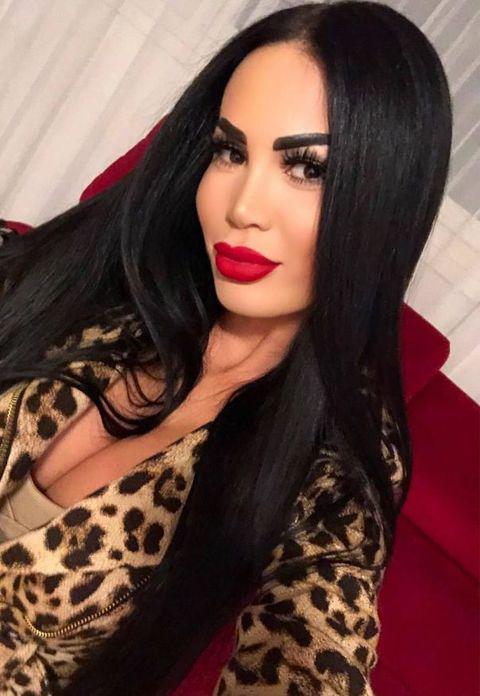 Bianca Pop Ispita Bogată De La Insula Iubirii Si A Arătat Noile Silicoane La Piscină