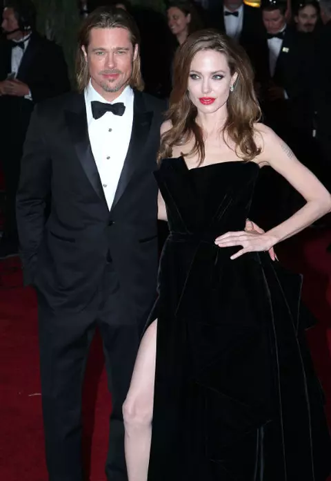 Cadou de nunta: Ce i-a cumparat Brad Pitt logodnicei sale, Angelina Jolie