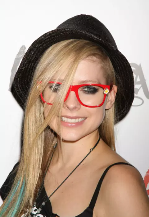 Avril Lavigne s-a logodit cu solistul trupei Nickelback