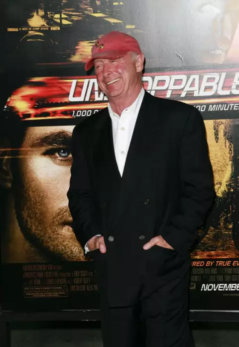 Regizorul filmului "Top Gun", Tony Scott, s-a sinucis