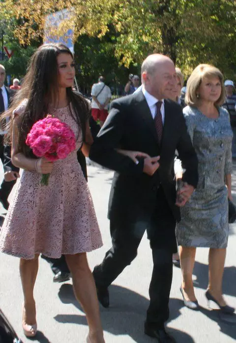 Elena Basescu s-a casatorit. Cum arata fiica presedintelui