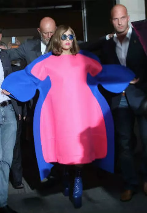 Lady Gaga, trei aparitii surprinzatoare: Fashion sau kitsch? 