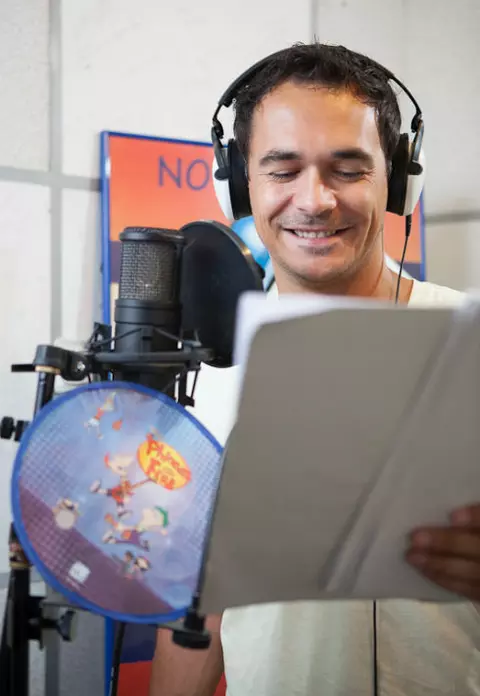 Razvan Simion imprumuta vocea unui personaj de animatie