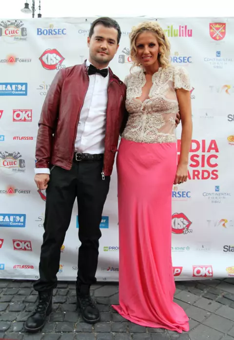 Eleganta pe covorul rosu la Media Music Awards