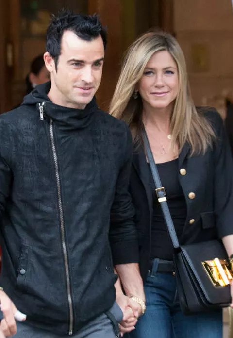 Mama lui Brad Pitt, invitata la nunta lui Jennifer Aniston 