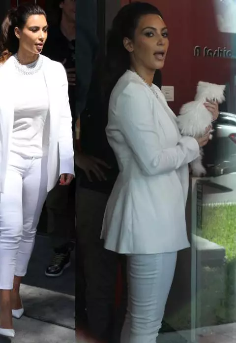Kim Kardashian are un accesoriu... viu asortat la tinuta!