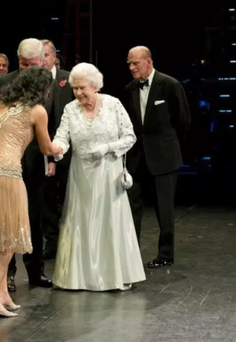 Angela Gheorghiu a dat mana cu Regina Angliei