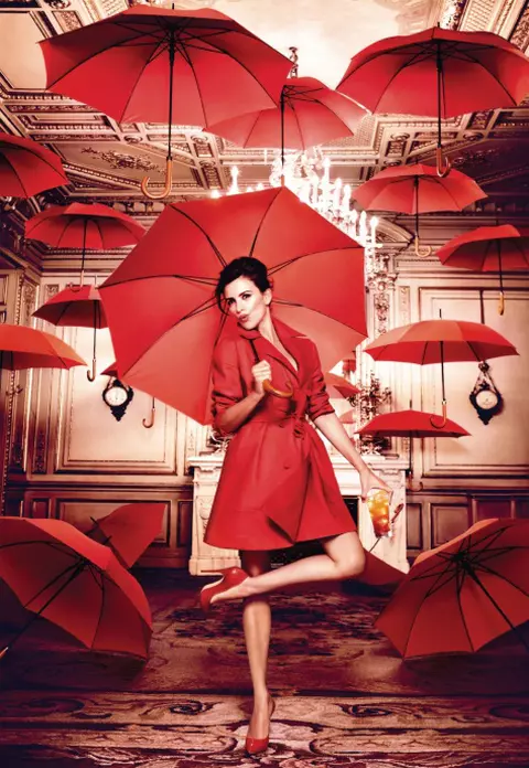 Penelope Cruz, superba in rosu