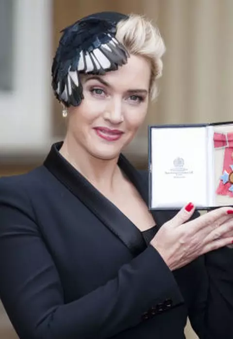 Kate Winslet, decorata de Regina Angliei