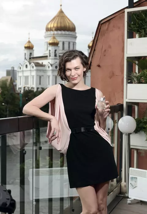 [EXCLUSIV] Milla Jovovich: City rush la Moscova