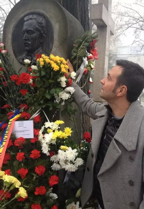 Daniel Buzdugan a pus flori la mormantul lui Mihai Eminescu