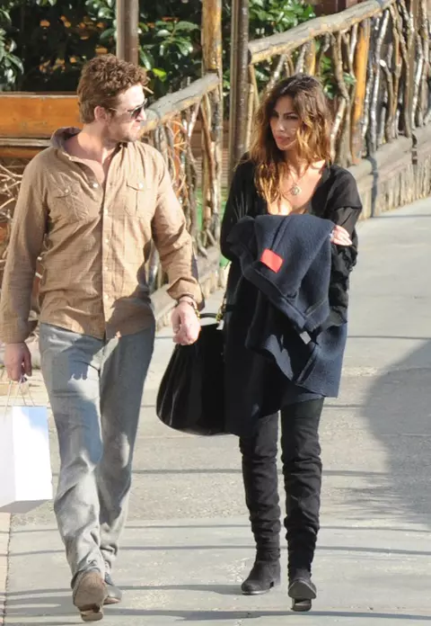 Gerard Butler i-a dat inel cu diamant Madalinei Ghenea!