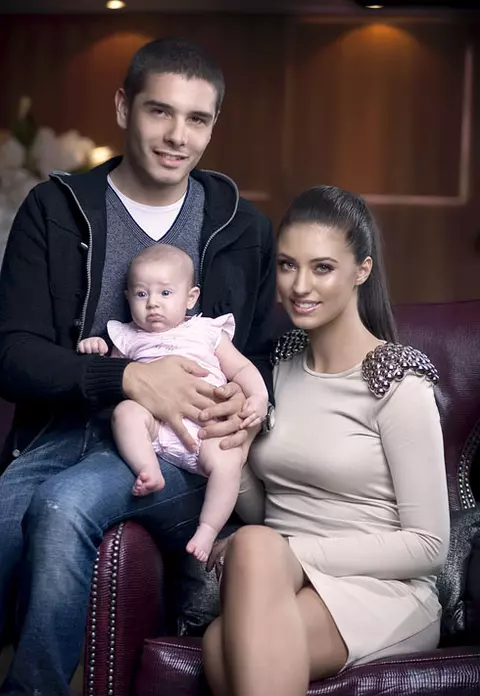 Antonia s-a impacat cu sotul ei