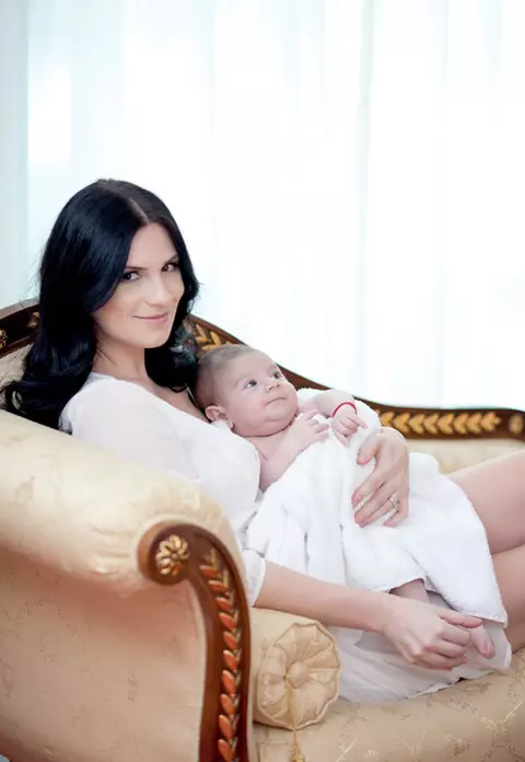 ELLIE WHITE, primele fotografii cu băieţelul ei, Mihai