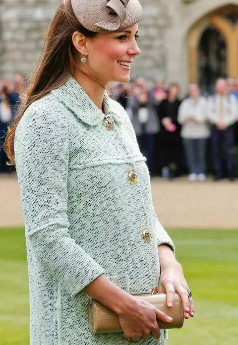 Kate Middleton şi-a etalat burtica de gravidă