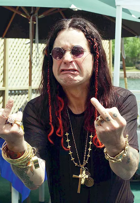 Ozzy Osbourne a fost operat de urgență. Rockerul nu mai poate urca pe scenă