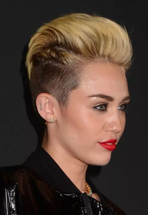 MILEY CYRUS şi alte vedete la petrecerea de relansare Myspace