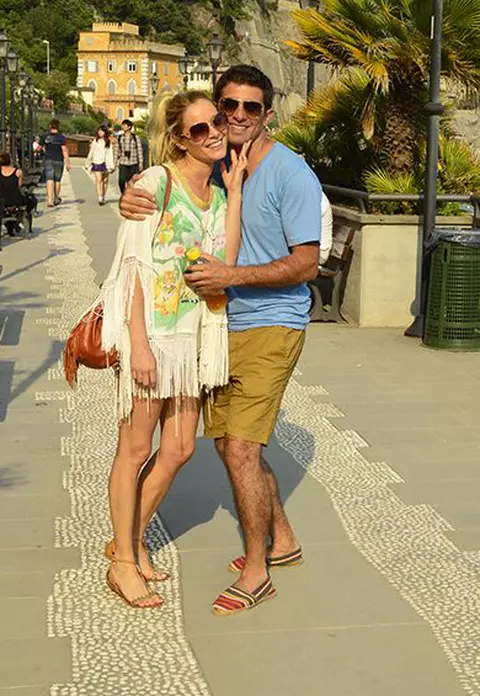 Laura Cosoi, poze romantice din vacanţa în Italia