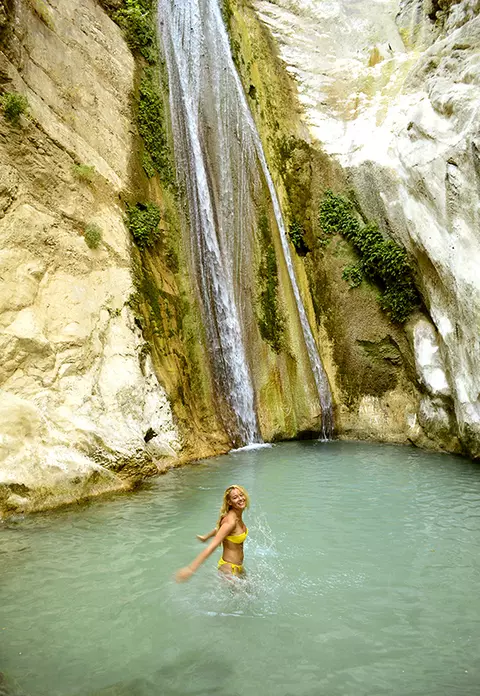Laura Cosoi, fotografii superbe din vacanţa în Grecia