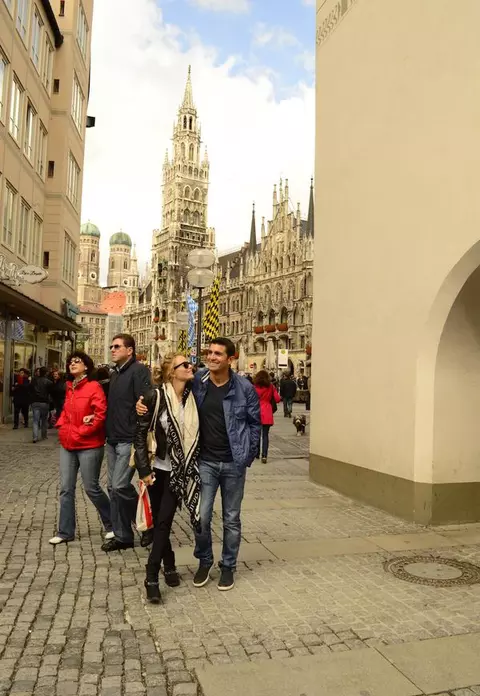 [FOTO] Laura Cosoi şi iubitul ei, city-break în Germania