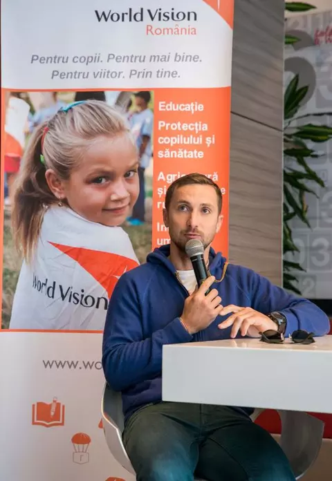 Dani Oţil, suţinător al programului World Vision România „Vreau în clasa a noua”   