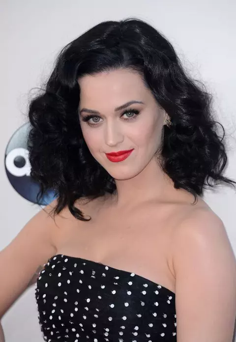 [FOTO] Vedete pe covorul roşu la American Music Awards