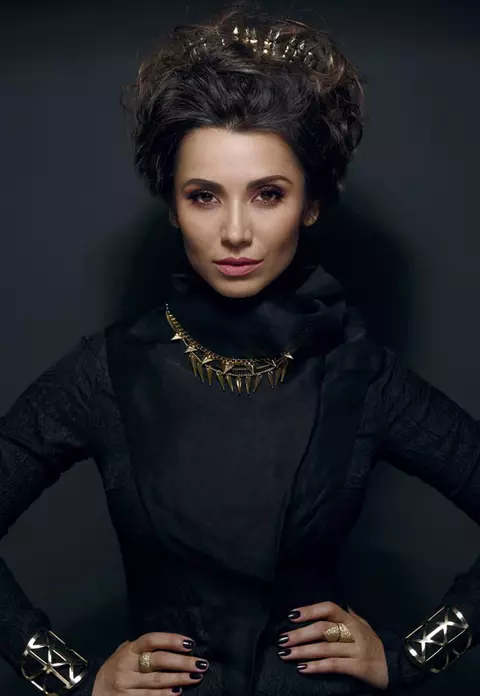 LILI SANDU în rol de regină medievală