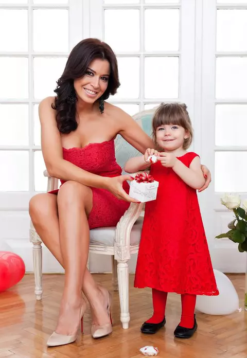 Feţitele Ancăi Serea si Simonei Pătruleasa sunt imaginea unei linii vestimentare. Vezi FOTO!
