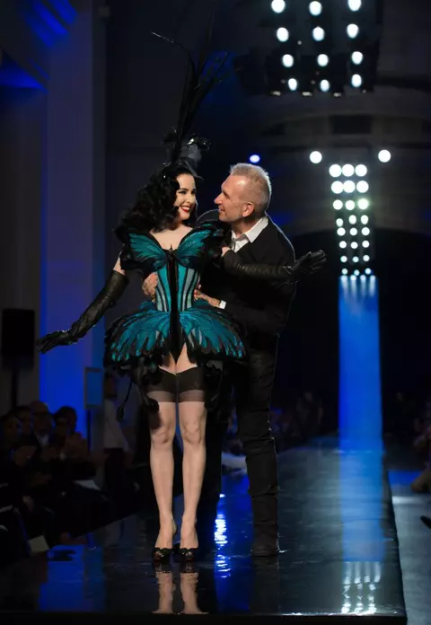 Dita von Teese - Fluturele lui Gaultier în show-ul de la Paris