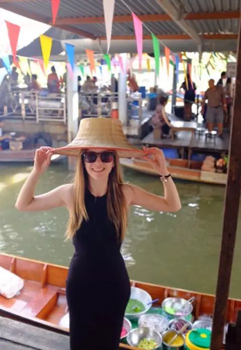 [FOTO] Adela Popescu - Vacanţă de vis în Bangkok 