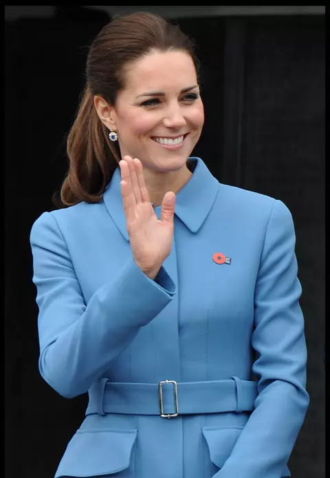 Ducesa de Cambridge – Încântătoare într-o ţinută bleu 