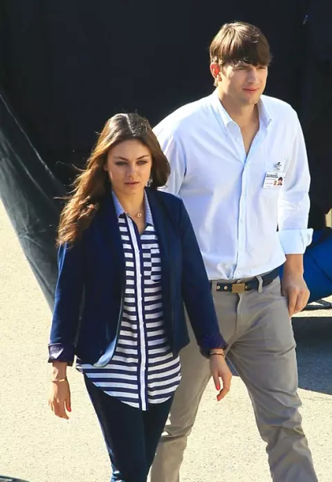  Mila Kunis şi Ashton Kutcher vor avea o fetiţă