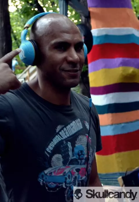 Falemi si Bratu au primele casti audio de fotbal din lume