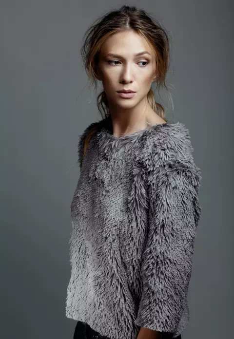 Adela Popescu – Inspiraţie în alb şi negru pentru o colecţie chic-urbană 