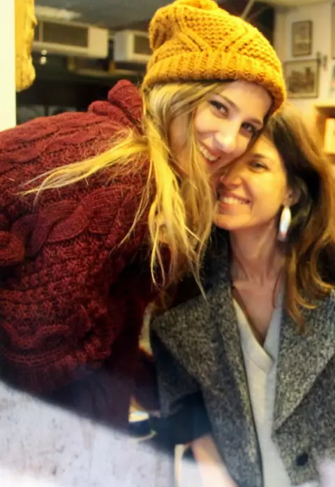 Dana Rogoz, Adela Popescu şi Alina Chivulescu se pregătesc pentru Târgul Cadourilor de Crăciun 