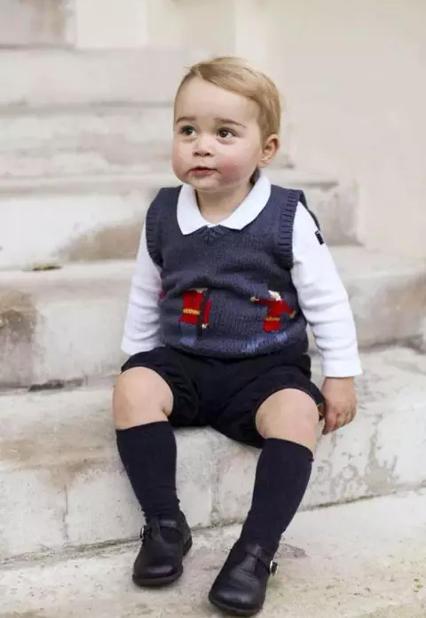 Prinţul George, în aşteptarea Crăciunului – Iată cât de mare a crescut!