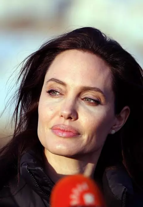Angelina Jolie a vizitat o tabără de refugiaţi din Irak