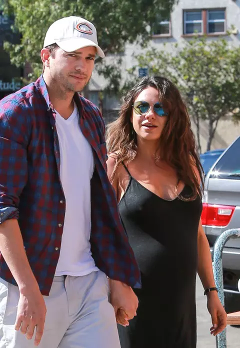 Primele fotografii cu fetiţa cuplului Mila Kunis- Ashton Kutcher