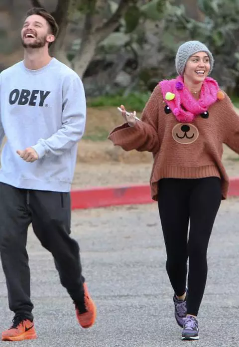 Miley Cyrus și Patrick Schwarzenegger – Au o relație controversată