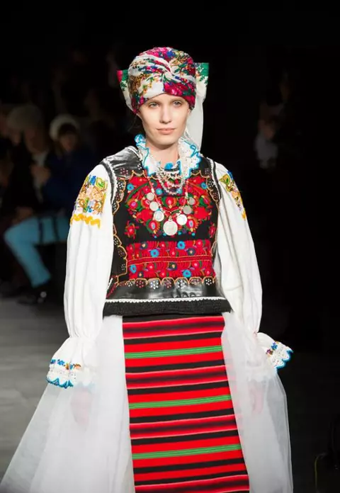 Dorin Negrău – Colecţia inspirată din portul traditional românesc prezentată la NY