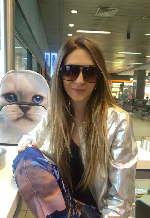 Adela Popescu – În vacanţă fără ştirea iubitului