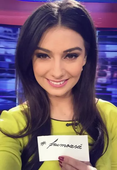 Olivia Păunescu are toane de primăvară