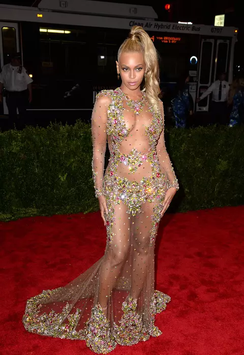 Vedete pe covorul rosu la MET Gala 2015