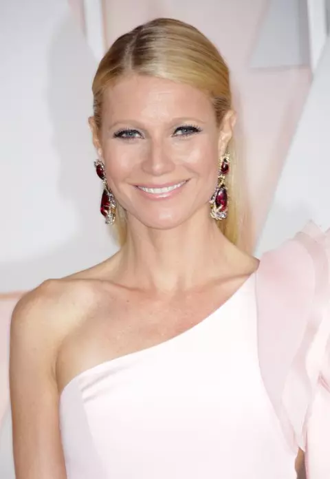 Gwyneth Paltrow - Mai relaxată la 42 de ani decât la 20