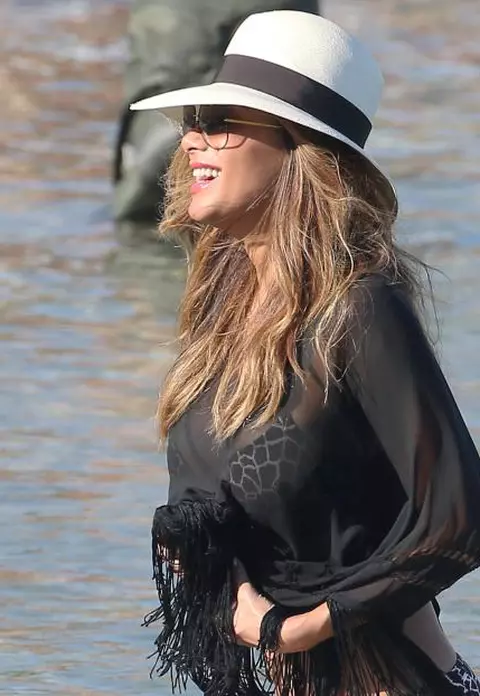Nicole Scherzinger – Super sexy la 37 de ani pe o plajă din Grecia