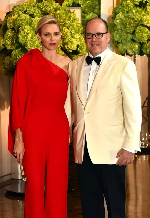 Prinţesa Charlene de Monaco, apariţie încântătoare la Gala Crucea Roşie