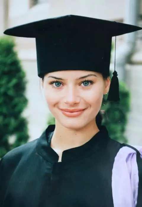 Cât de simpatică era Laura Cosoi când era copil