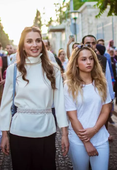Regina Rania a Iordaniei – Fiica ei, Iman, o adevărată frumuseţe