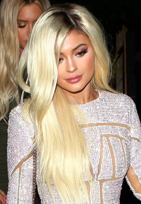 Kylie Jenner s-a făcut blondă când a împlinit 18 ani