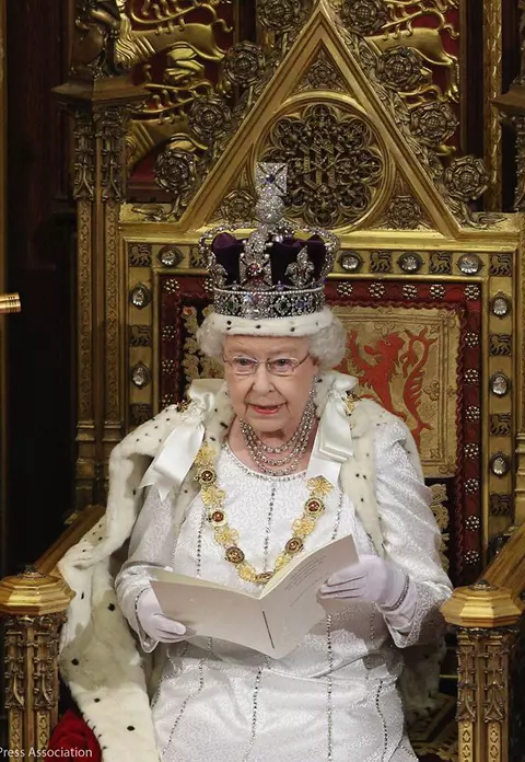 Regina Elisabeta a II-a este de astăzi cel mai longeviv monarh al Marii Britanii